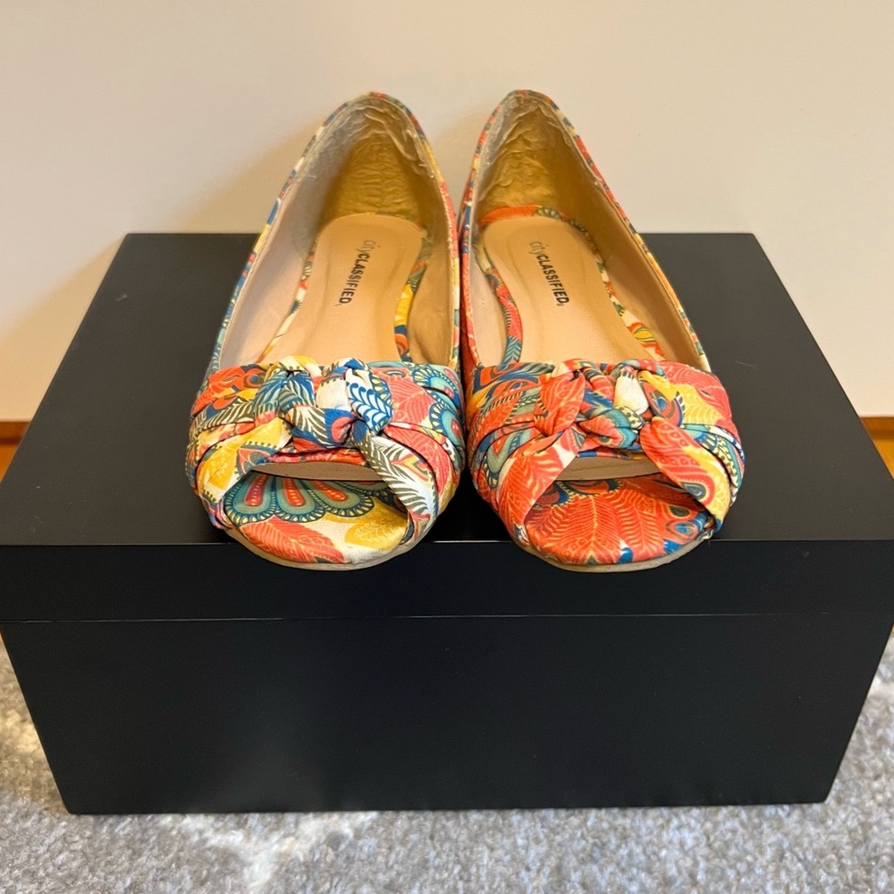 Colorful Women's Peep Toe Flats - Picture 2 of 9